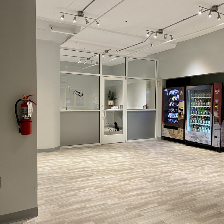 24/7 Laundry Room W/accessible Vending Machines For Late Night Cravings